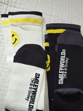 SmileyWorld Compression Sovks- White & Black with Yellow Accents NWOT